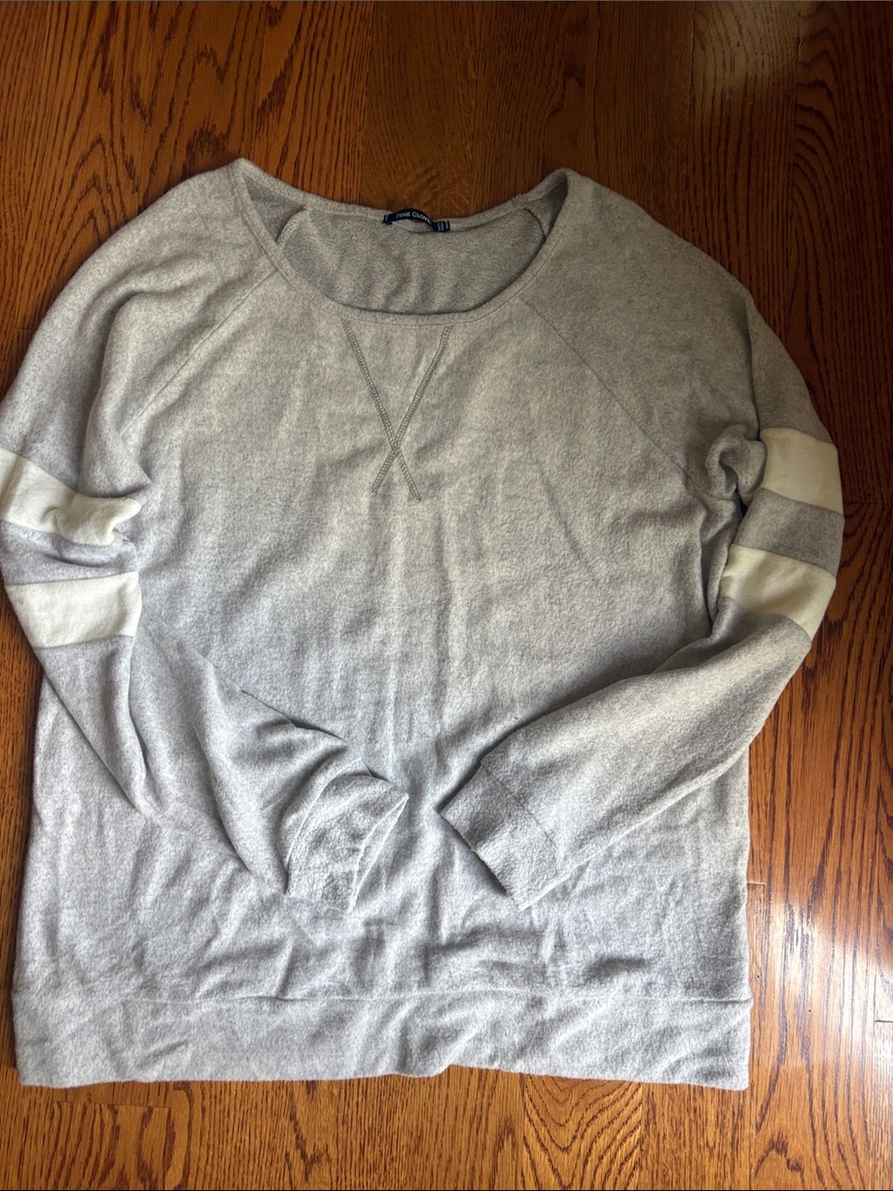 Pink Clover Sweater Gray. Size L. Long sleeve
